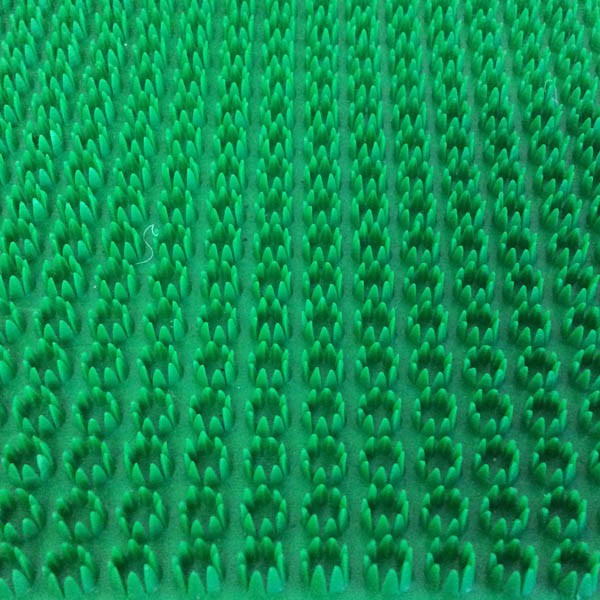 thảm chống trơn trượt gai