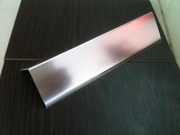 nẹp trang trí màu bạc