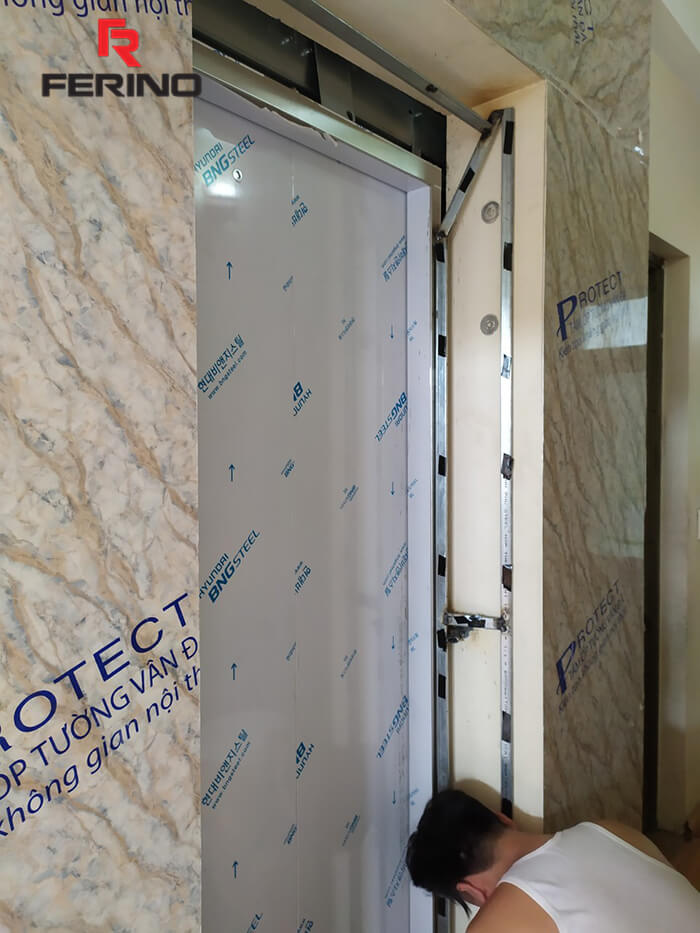 Hoàn thiện công trình ốp thang máy nhà của nhà anh Tùng