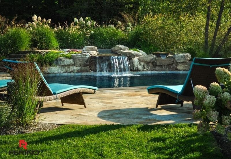 trang trí bể bơi bằng chậu hoa cây cảnh