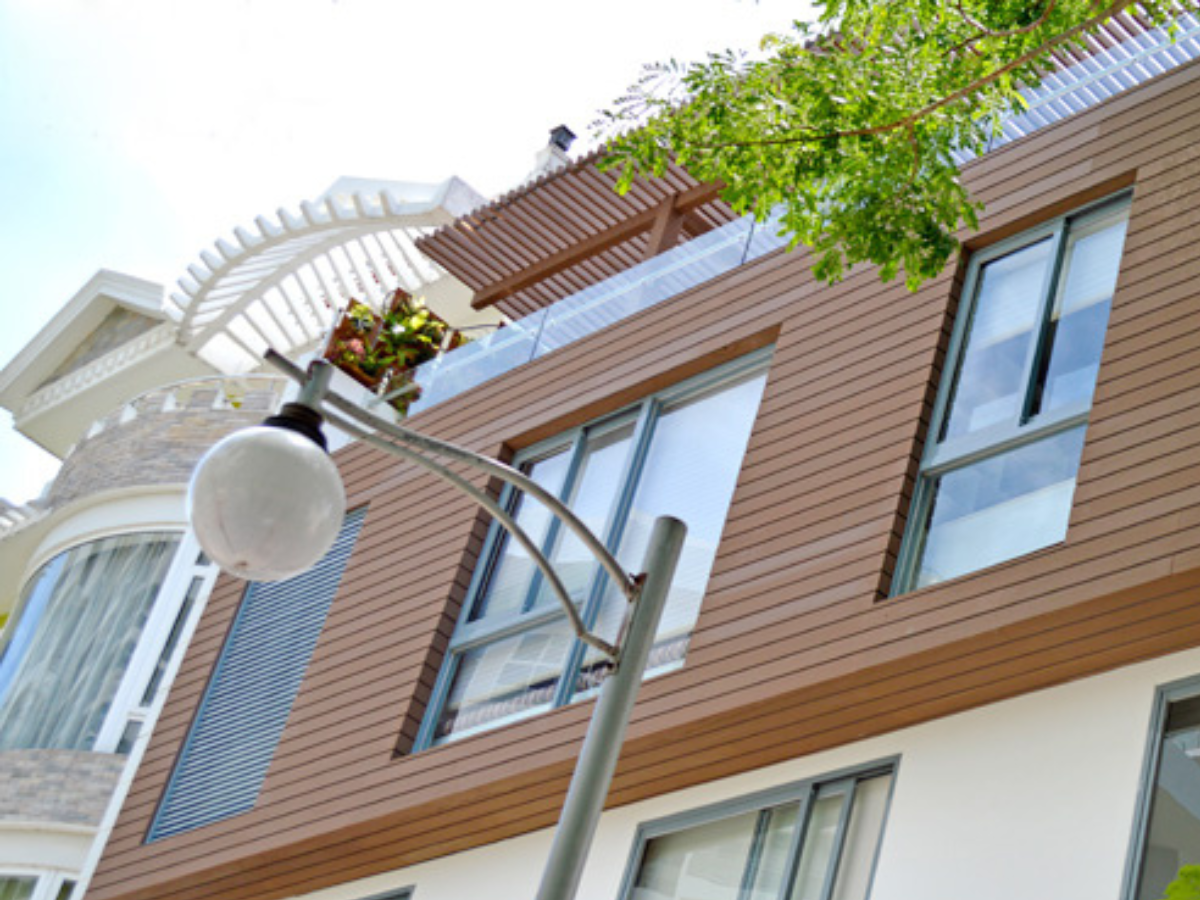Thi công ốp tường trần gỗ nhựa ngoài trời với Ferino