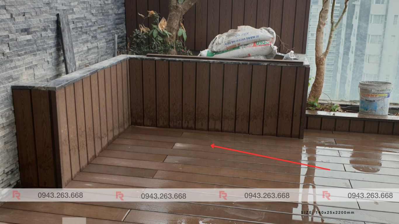 Thi Công Sàn Gỗ Ban Công Căn Hộ Riviera Point - Dự Án Chất Lượng Của Ferino