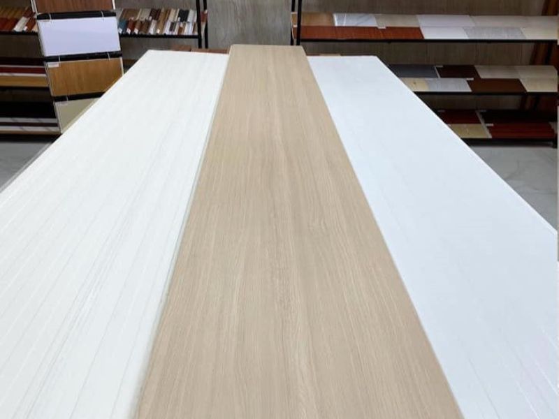 Mẫu vách ngăn phòng khách và bếp bằng nhựa